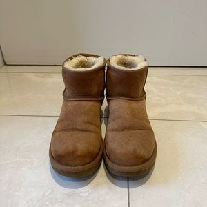 Chestnut Brown Mini Uggs Size 8 (bought 2 years ago)